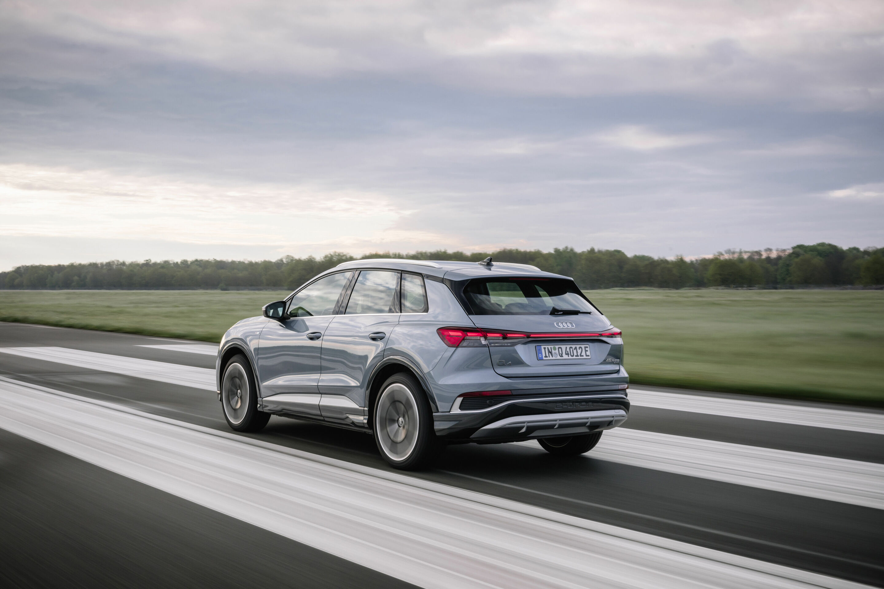 Audi Q4 45 e-tron quattro - Static photo, Colour: Geyser blue