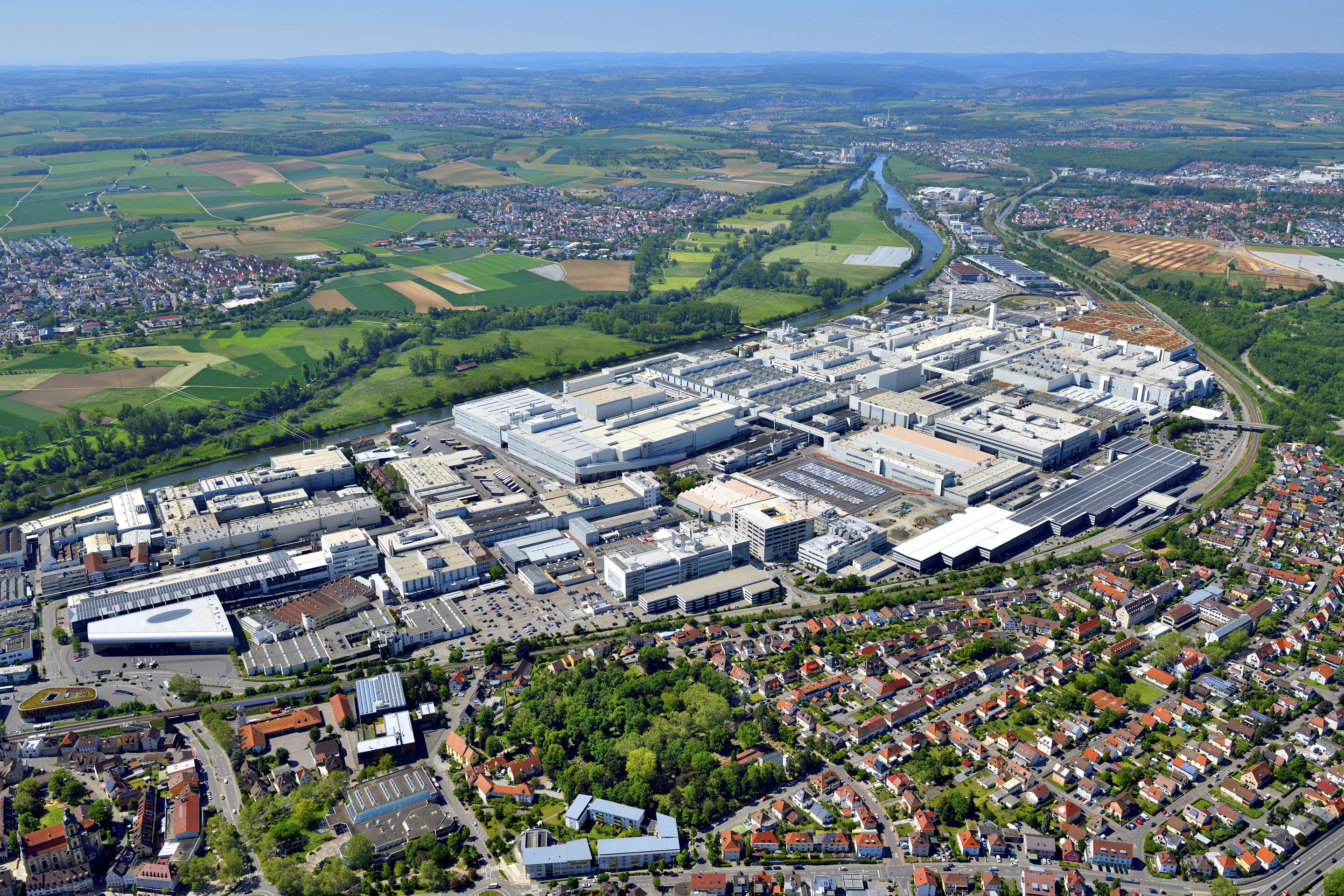 Audi is establishing its own high-voltage battery development at the Neckarsulm site - With that strategic decision, technical development will be intensified for the future and Neckarsulm will become a center of competency for the development of high-voltage...