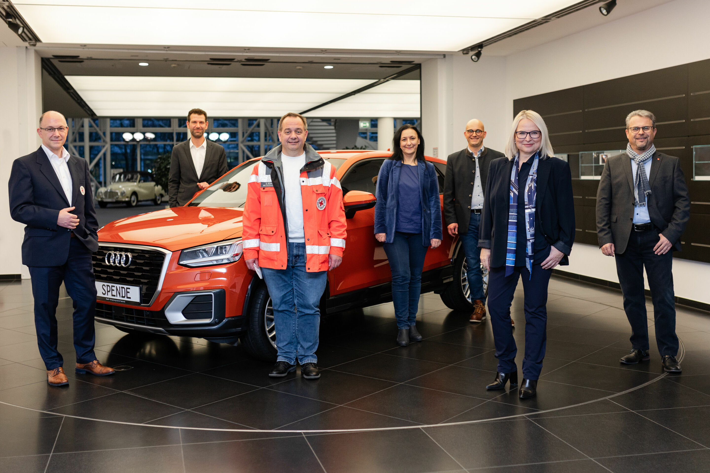 Vehicle handover as part of the Audi Christmas donation: Audi Q2 for first responders in Schrobenhausen - The two representatives of the Bavarian Red Cross in Neuburg-Schrobenhausen, district executive Anton Gutmann (left) and the deputy district chairman,...