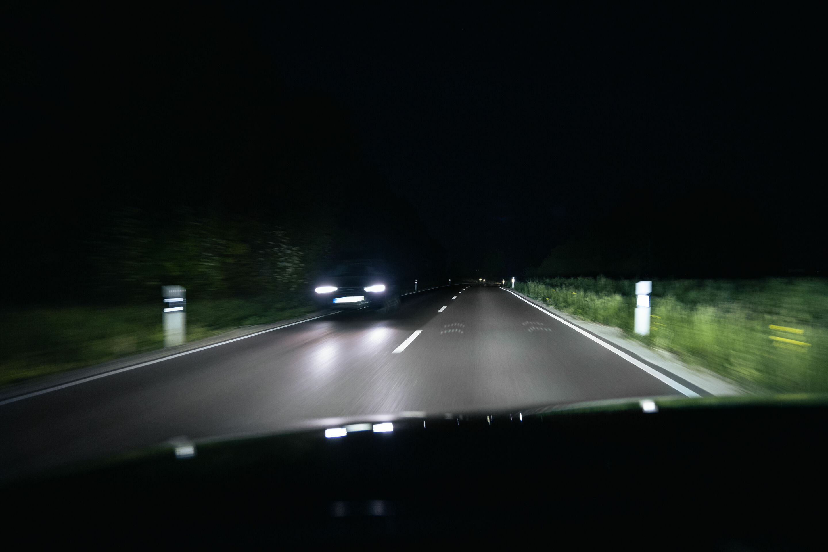 TechDay Digital Light - Digitaler Matrix LED-Scheinwerfer: Orientierungslicht (auf Landstraßen)