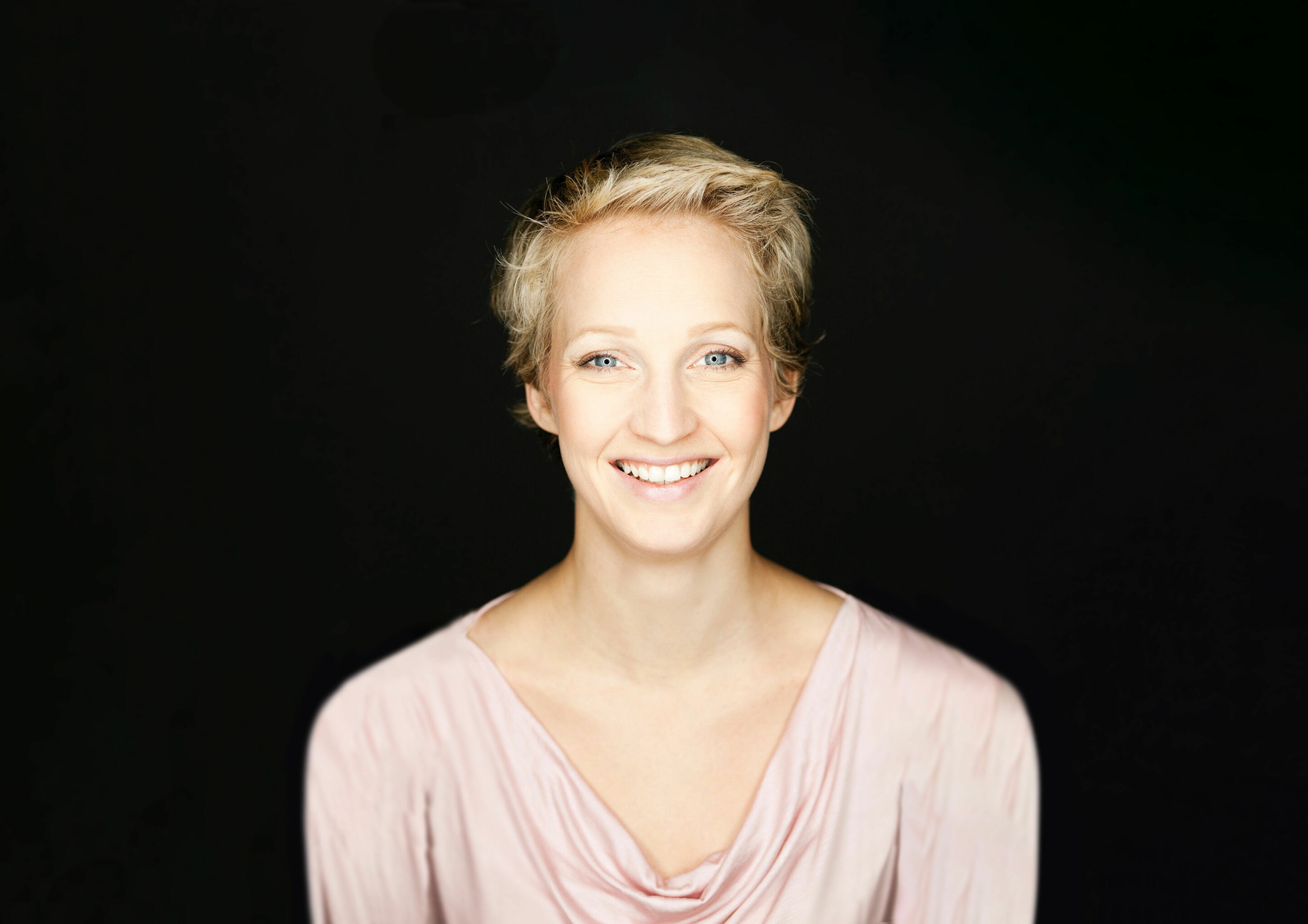 Weihnachtslieder und Musical-Hits: festliches Konzert in Neckarsulm - Melanie Ortner-Stassen hatte Titelrollen in „Mary Poppins“, „Tarzan“ und „Mamma Mia!“