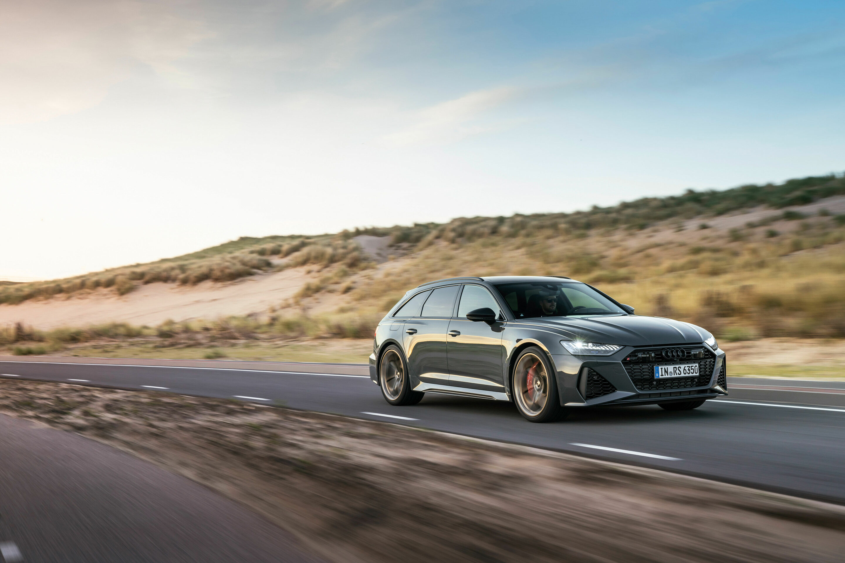 Audi RS 6 Avant performance - Dynamic photo, Colour: Nimbus grey in Pearl Effect
