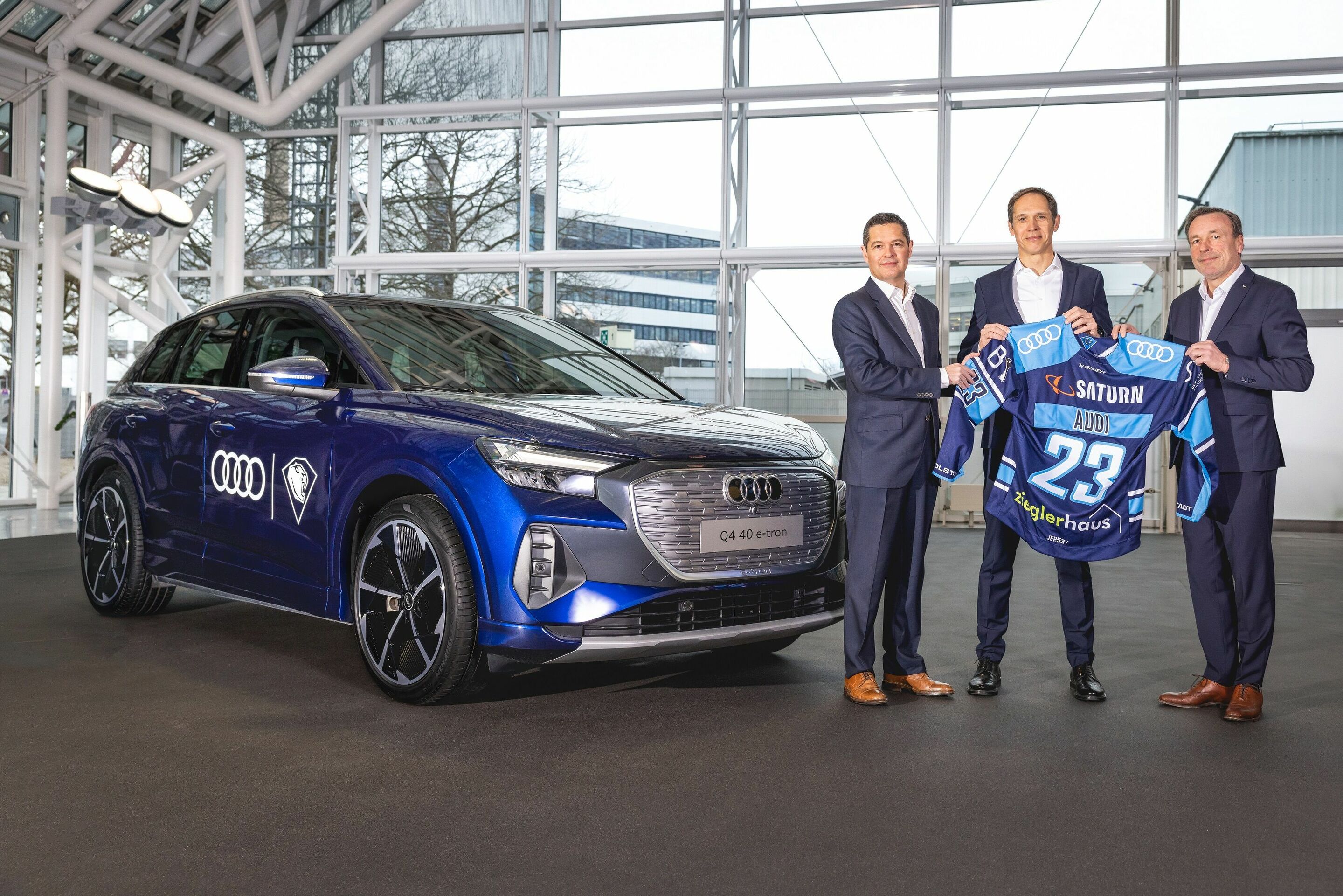 Audi and ERC Ingolstadt again renew partnership for the long term - Continuing their faithful cooperation: Xavier Ros, Member of the Board of Management for Human Resources at Audi, Gerd Walker, Member of the Board of Management for Production at Audi,...