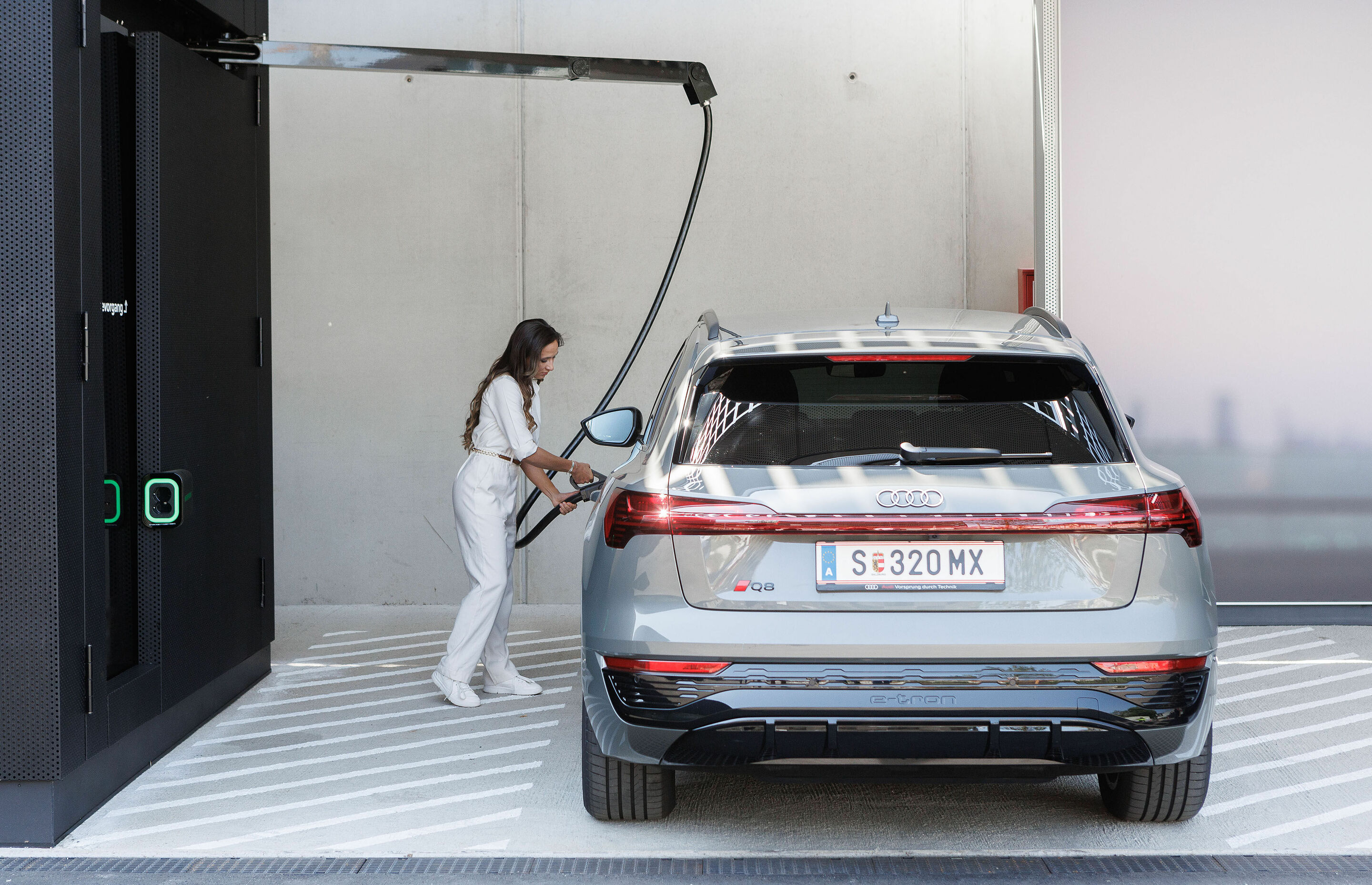 Premium charging: easy, quick and in a pleasant environment - Premium charging: easy, quick and in a pleasant environment