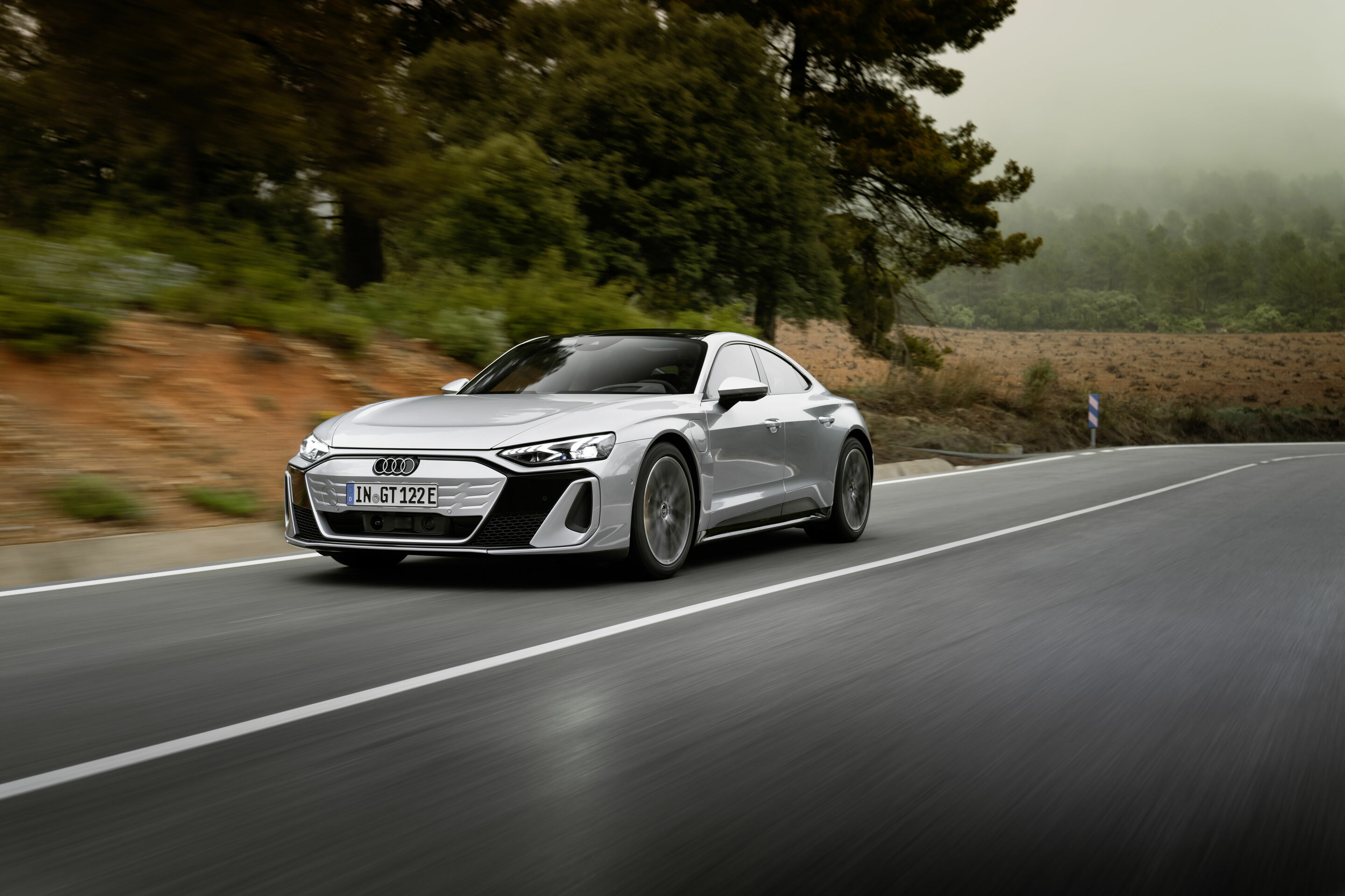 Audi S e-tron GT - Fahraufnahme,
Farbe: Florettsilber Metallic