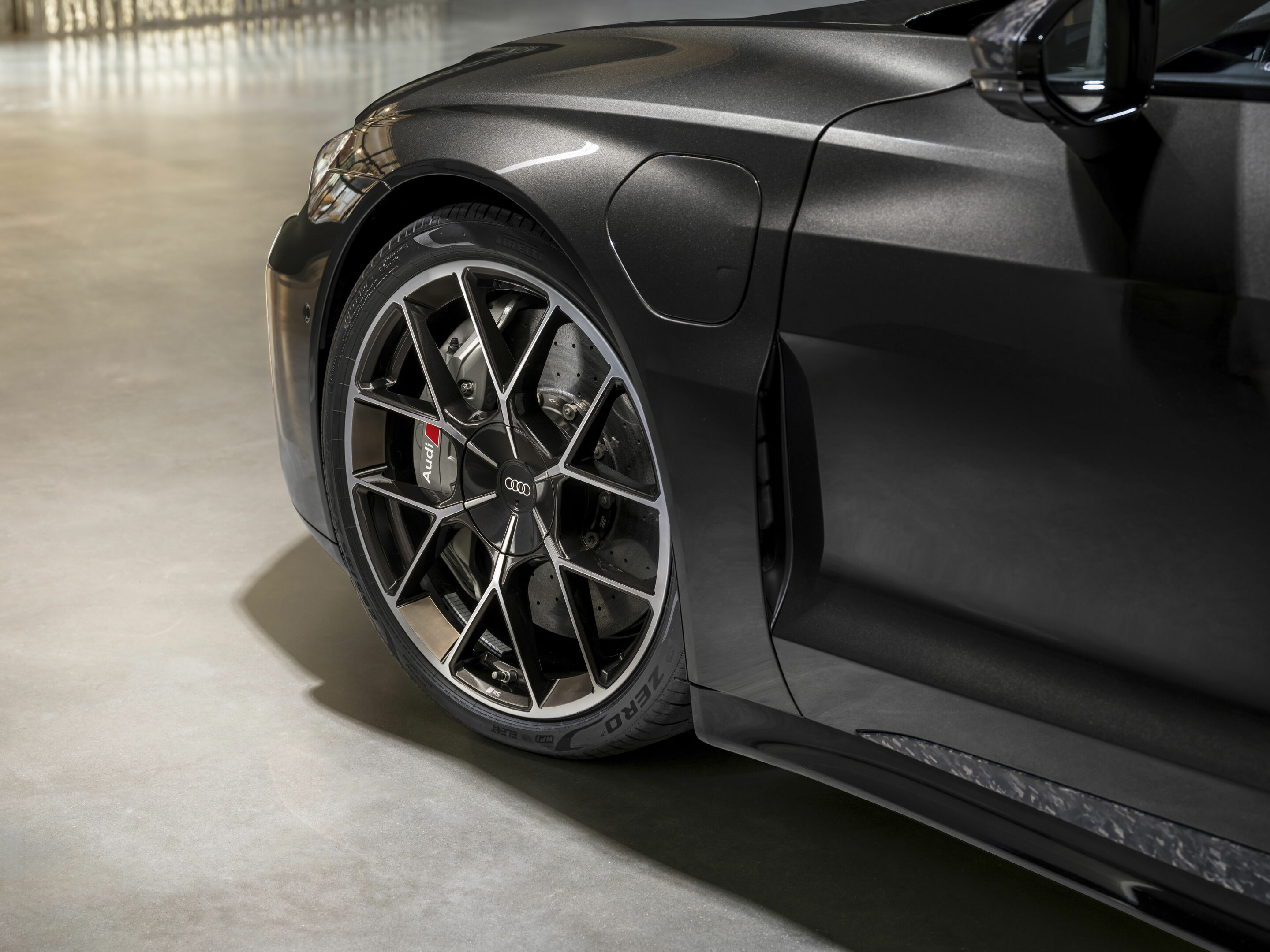 Audi RS e-tron GT performance - Detail,
Colour: Arabica grey metallic, customized paint finish, Audi exclusive