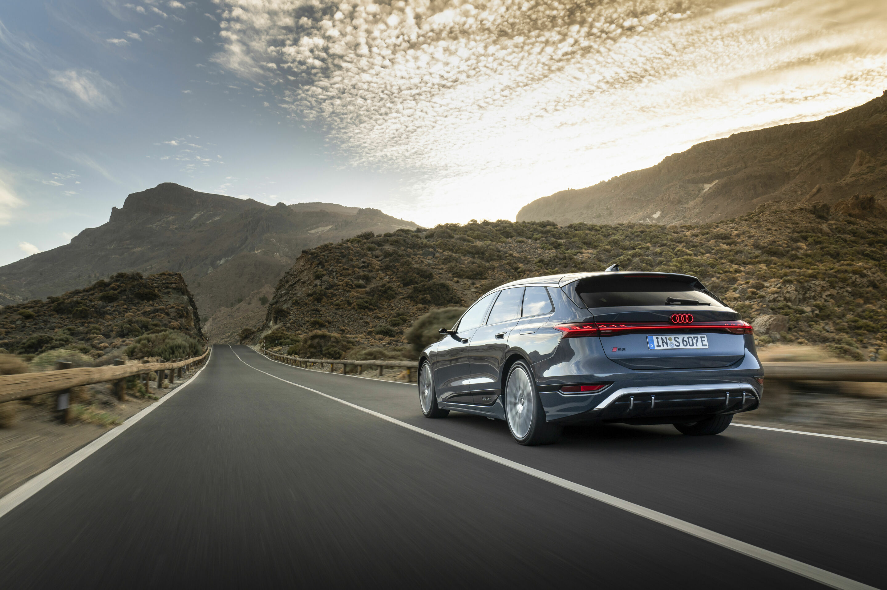 Audi S6 Avant e-tron - Fahraufnahme,
Farbe: Plasmablau Metallic