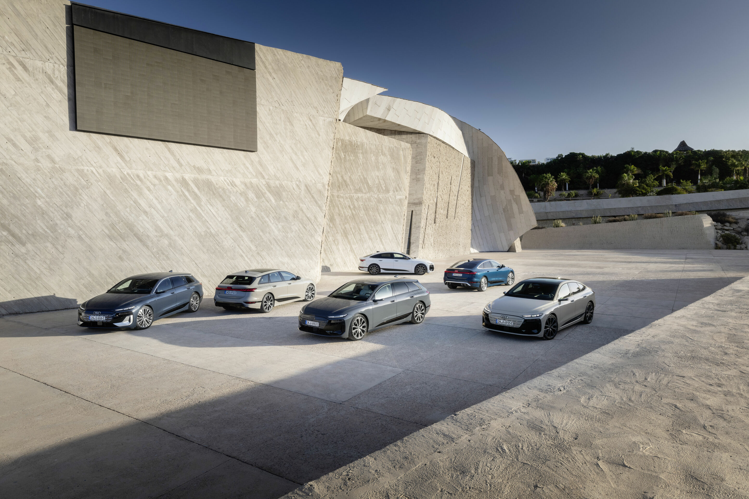 Audi S6 Avant e-tron / Audi A6 Avant e-tron / Audi S6 Sportback e-tron / Audi A6 Sportback e-tron - Standaufnahme,
Farbe: Magnetgrau, Siambeige Metallic,  Magnetgrau, Gletscherweiß, Metallic, Malpeloblau Metallic