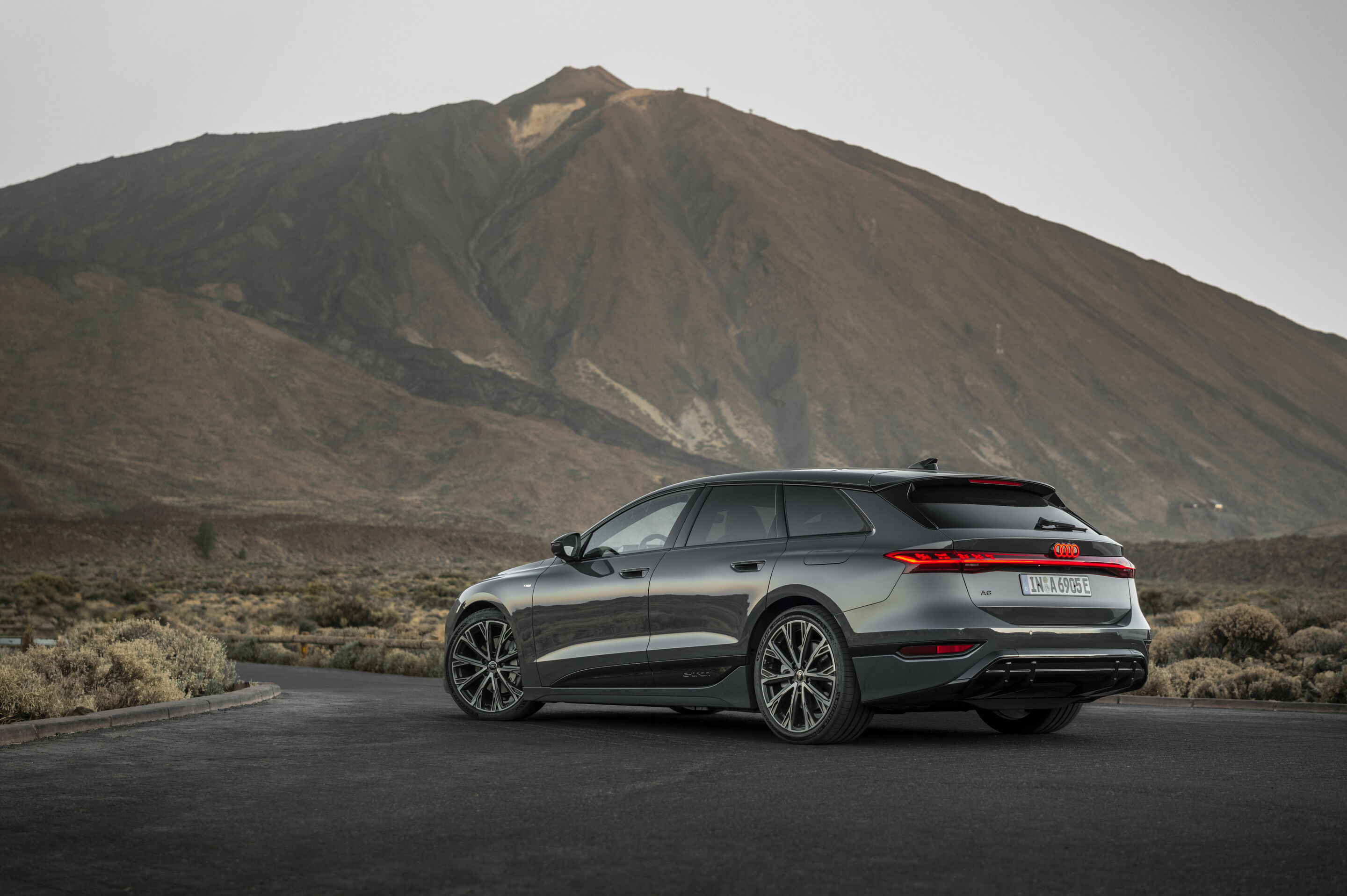 Audi A6 Avant e-tron - Standaufnahme,
Farbe: Magnetgrau