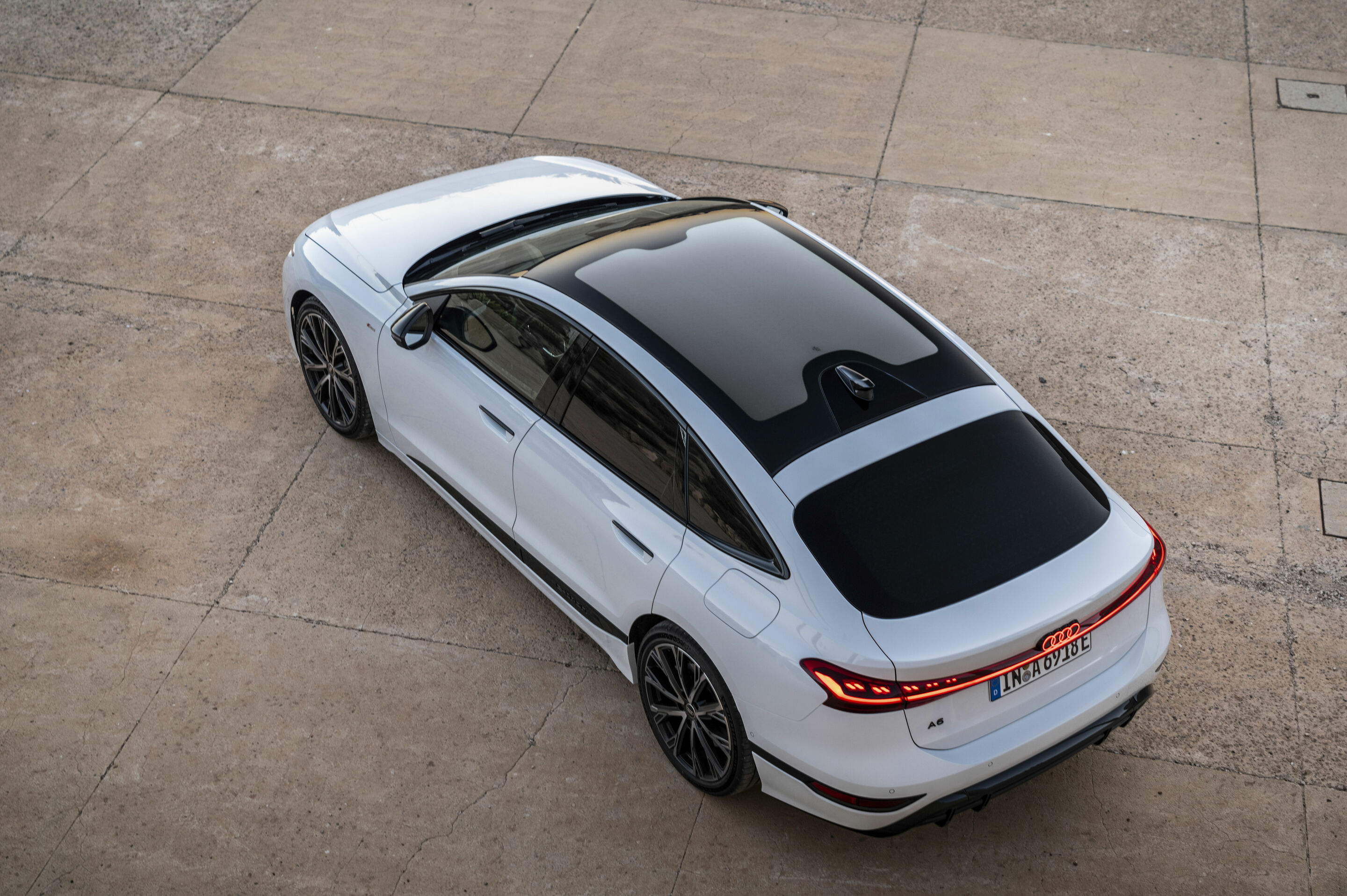 Audi A6 Sportback e-tron - Standaufnahme,
Farbe: Gletscherweiß Metallic