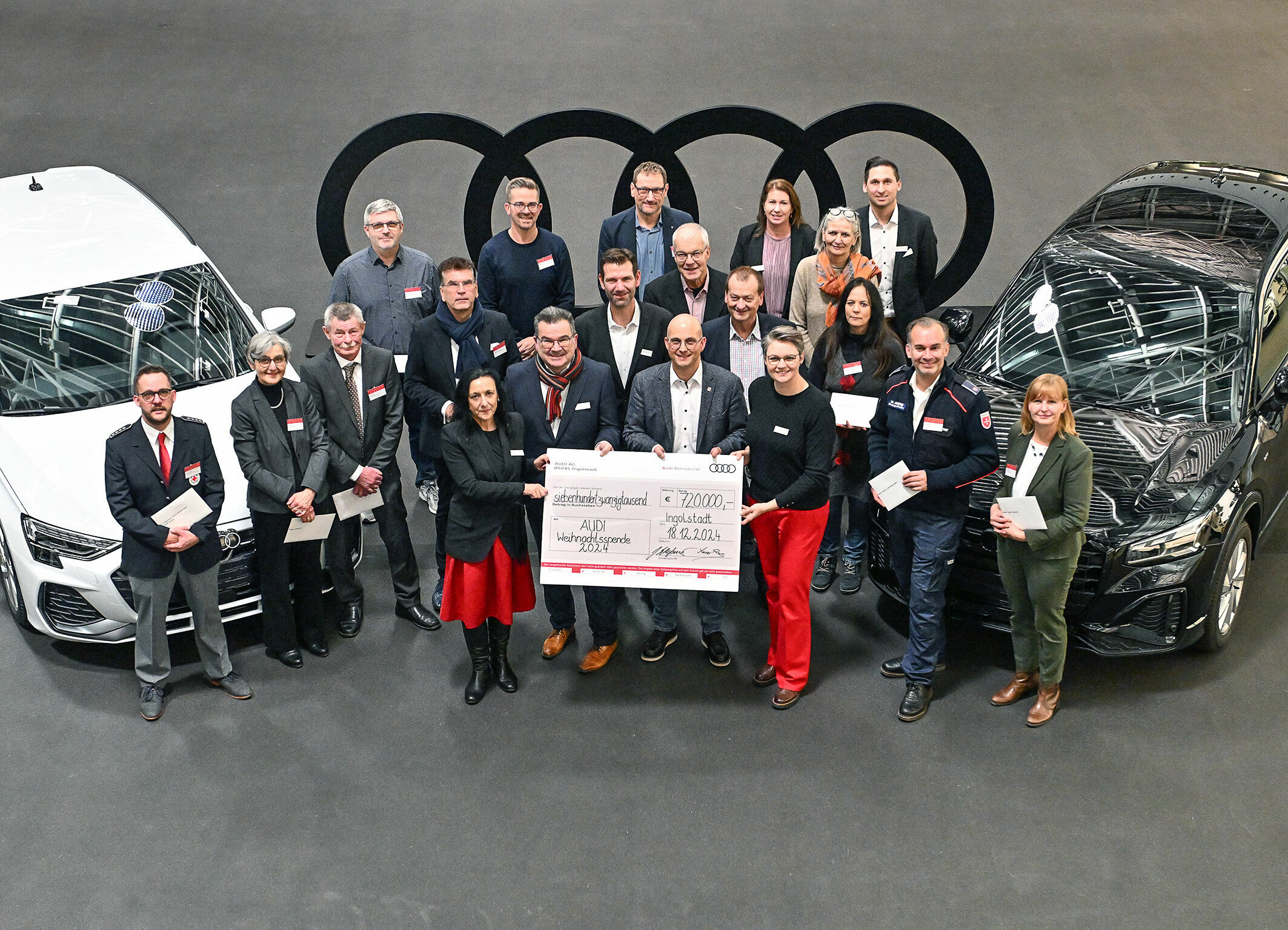Audi Belegschaft spendet 720.000 Euro an soziale Organisationen in der Region - 720.000 Euro für die Region: Vertreterinnen und Vertreter sozialer Organisationen aus der Region freuen sich über die diesjährige Spende durch die Audi Belegschaft und das...