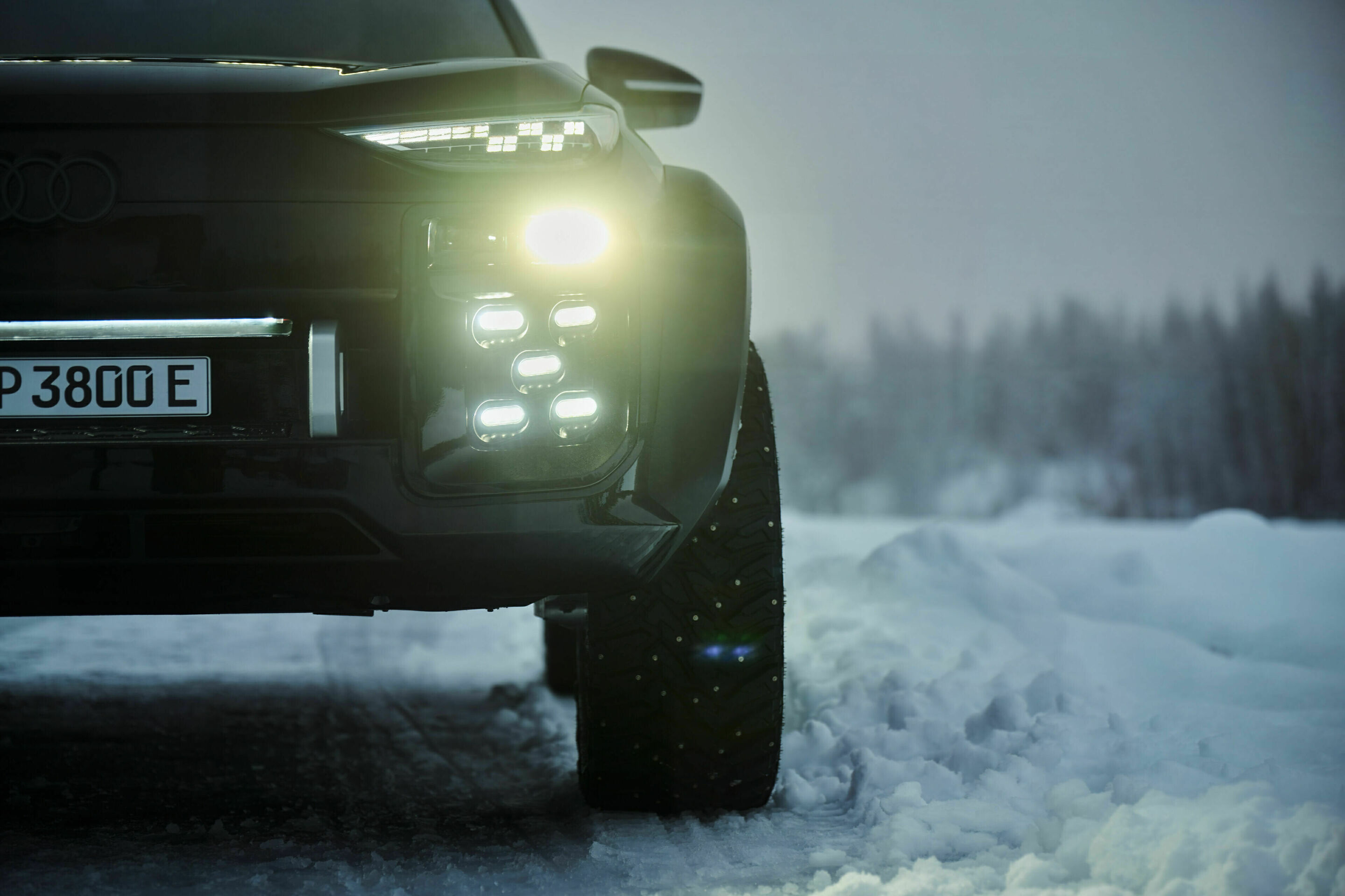 Q6 e-tron offroad concept - Static Photo,
Colour: Mythos black metallic, specific wrapping