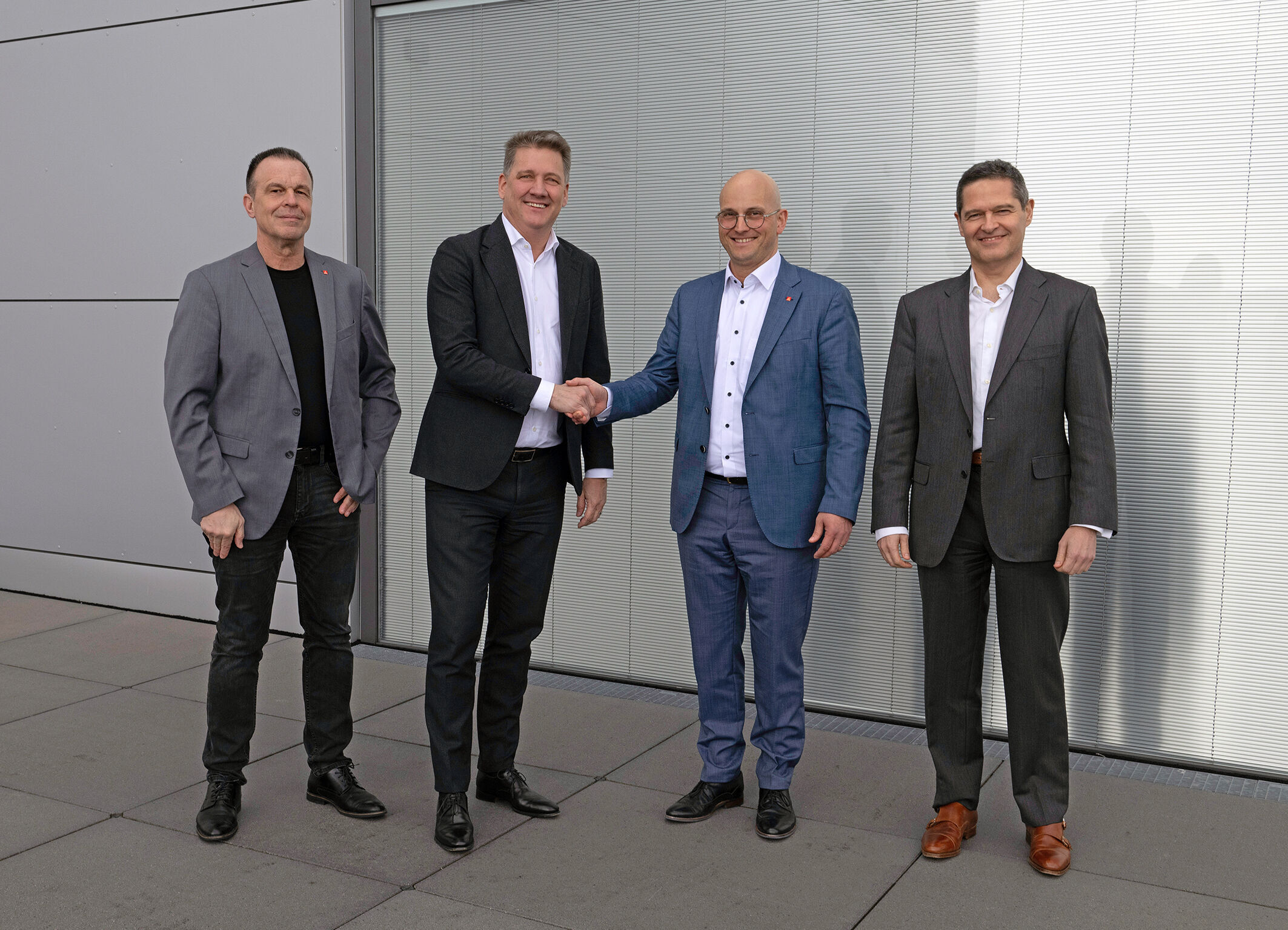 Unternehmensleitung und Betriebsrat schließen Zukunftsvereinbarung - Mit einer Zukunftsvereinbarung setzen Audi Unternehmensleitung und Betriebsrat einen Meilenstein, um die Wettbewerbsfähigkeit und Zukunftssicherheit der deutschen Standorte nachhaltig...