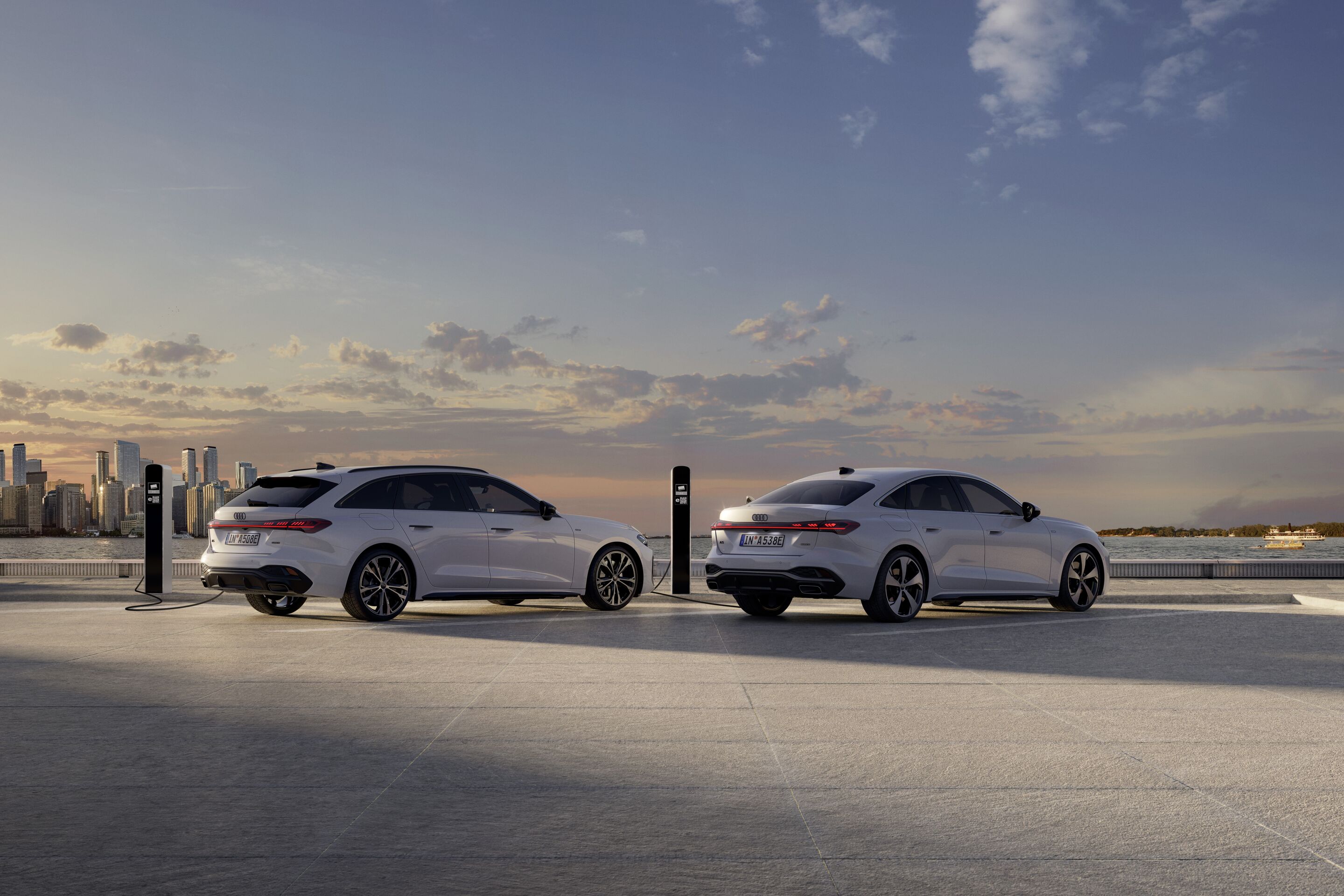 Audi A5 Avant e-hybrid quattro, Audi A5 Sedan e-hybrid quattro - Static photo,
Colour: Glacier white