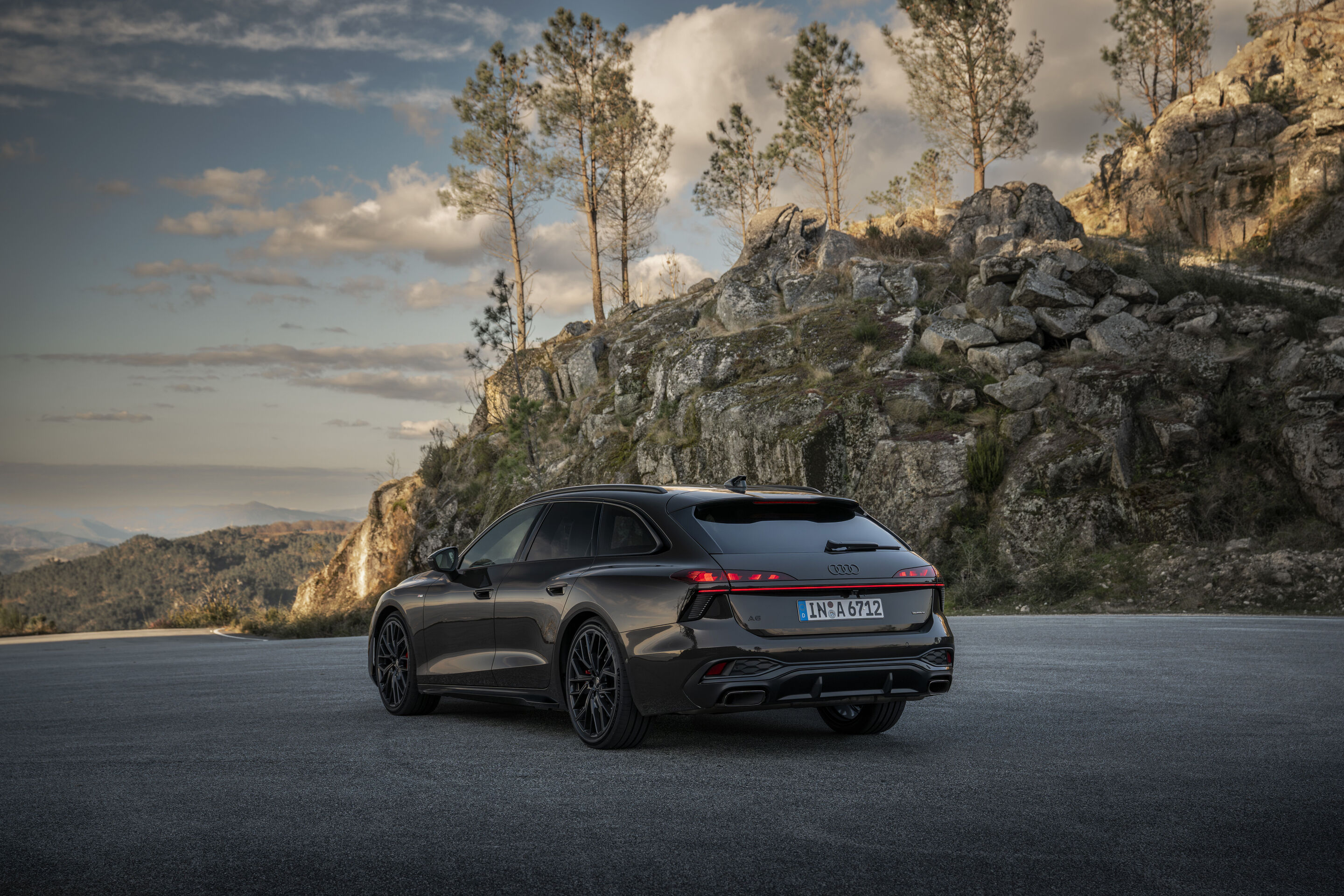 Audi A6 Avant - Static photo,
Colour: Madeira Brown metallic