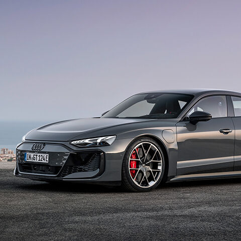 Audi RS e-tron GT - Standaufnahme,
Farbe: Nimbusgrau Perleffekt
