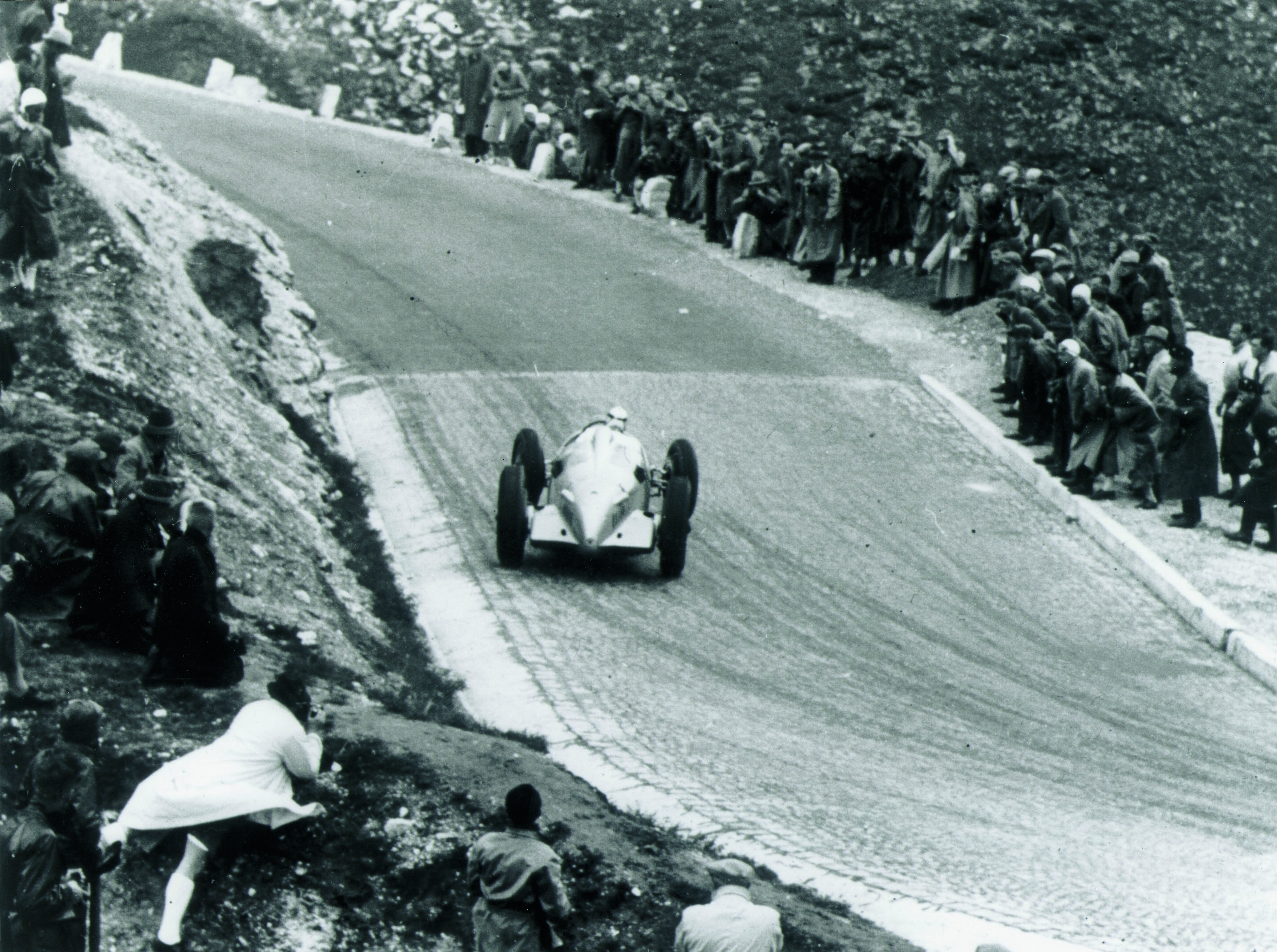 German Hillclimb Championship, Großglockner, 6. August 1939: Winner Hans Stuck with the Auto Union Type C 16-cylinder racing car - German Hillclimb Championship, Großglockner, 6. August 1939: Winner Hans Stuck with the Auto Union Type C 16-cylinder racing...