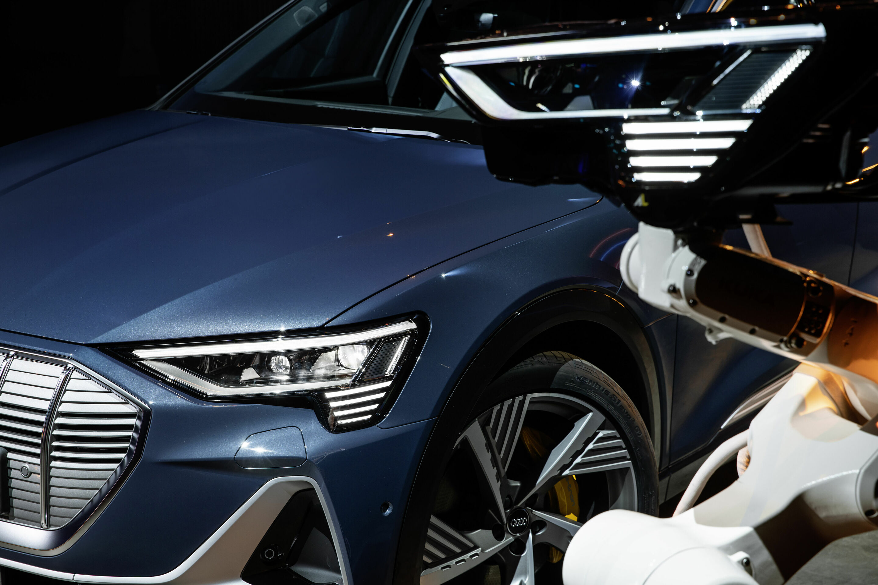 Audi e-tron Sportback 55 quattro - Detail
„Das abgebildete Fahrzeug zeigt Sonderausstattungen gegen Mehrpreis. Einzelne Ausstattungen werden erst zu einem späteren Zeitpunkt verfügbar sein.“