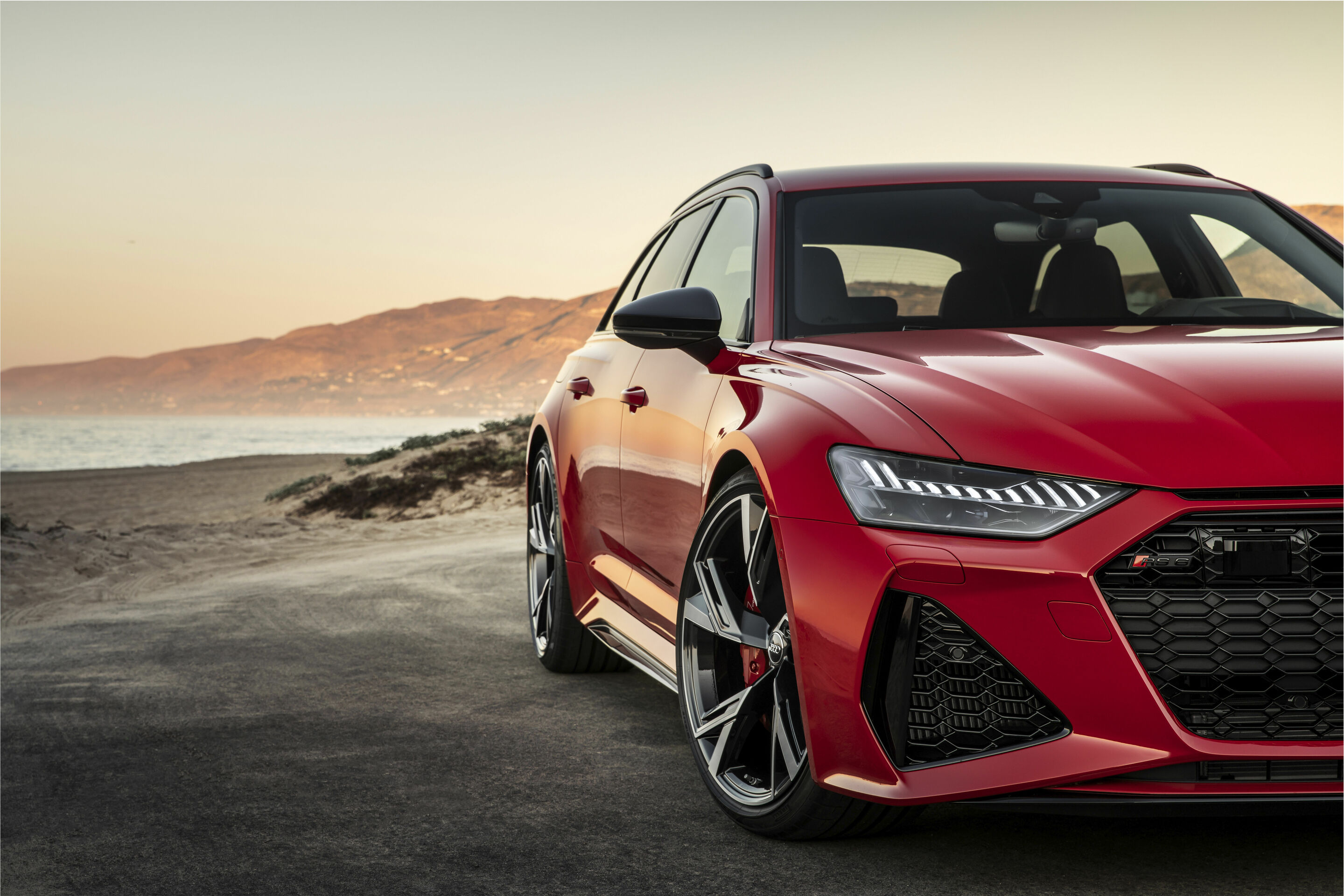 Audi RS 6 Avant - Static photo,
Color: Tango red