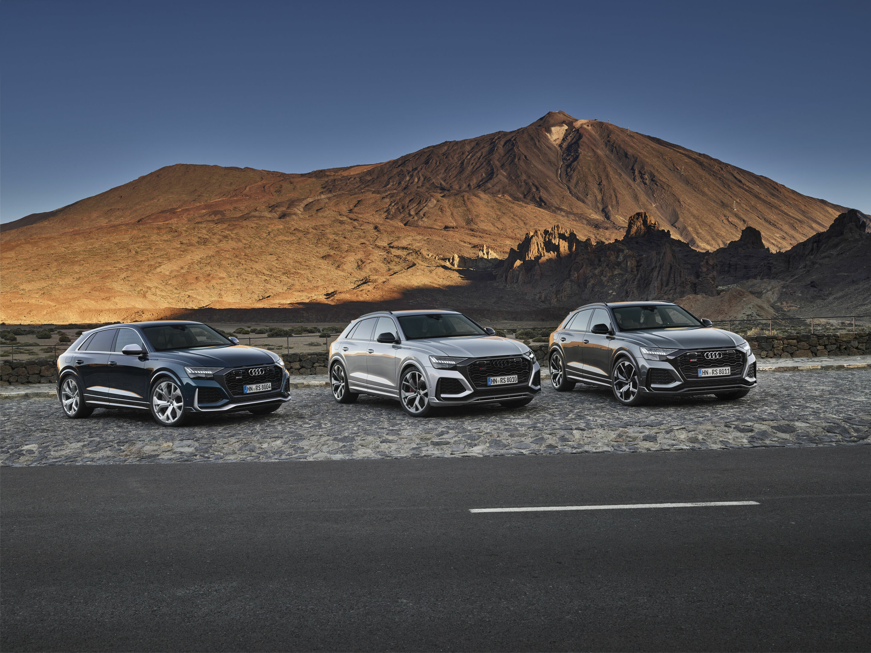 Audi RS Q8 - Static photo,
Color: Galaxy blue, Florett silver, Daytona grey