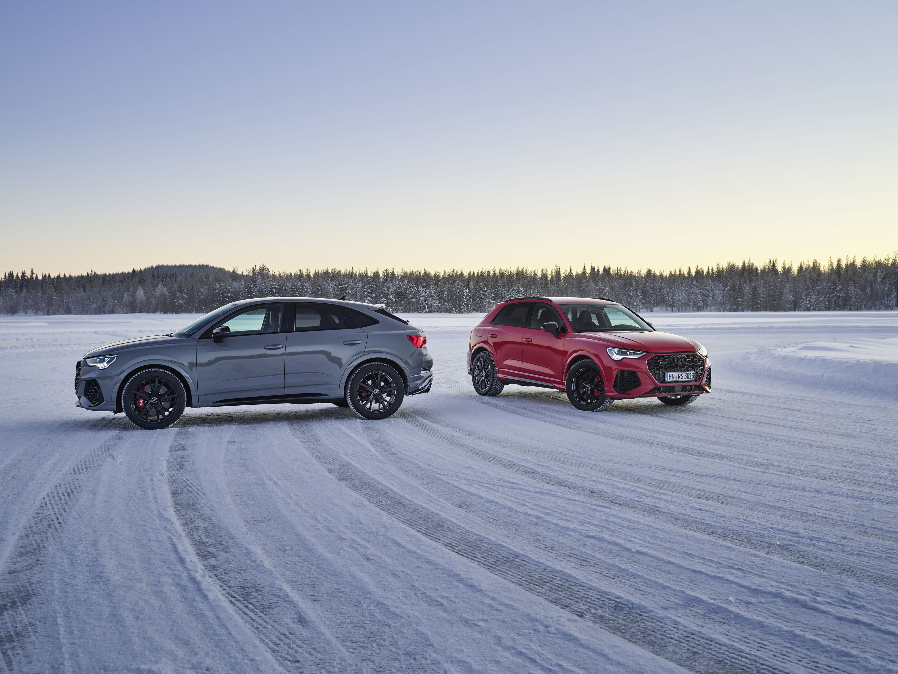 Audi RS Q3 / Audi RS Q3 Sportback (until 2025) - Static photo
Color: Nardo gray, Tango red
