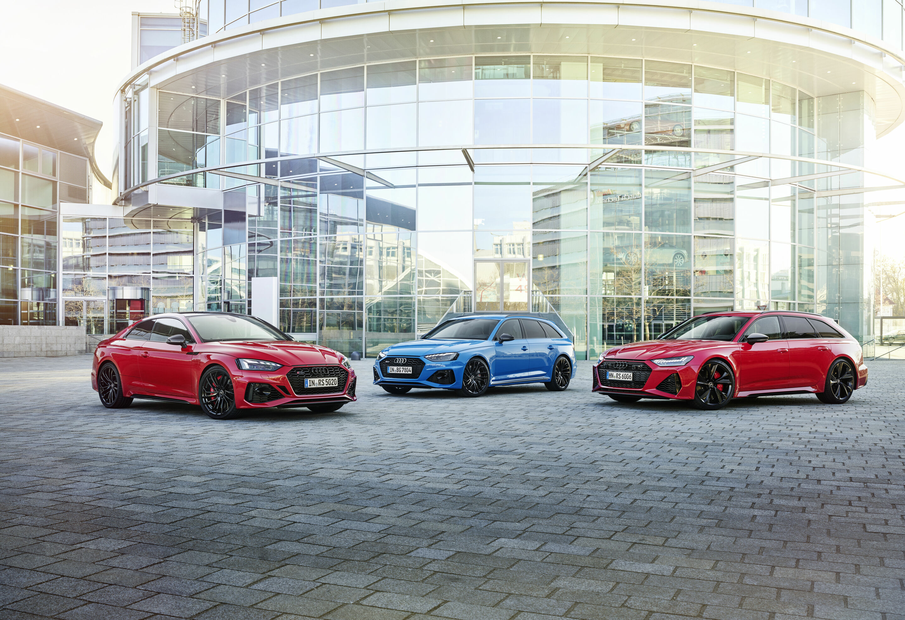 Audi RS models - Audi RS 5 Coupé, Colour: tango red
Audi RS 4 Avant, Colour: Turbo blue
Audi RS 6 Avant, Colour: tango red